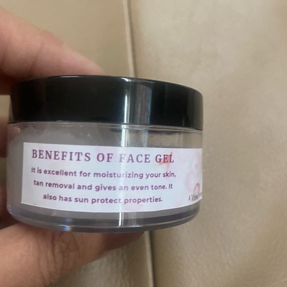 ❌❌SOLD❌❌Lovely set of body lotion,body wash,face scrub,face gel. - Picture 11 of 15